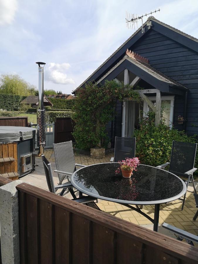 Oak Cottage With Private Log Fired Hot Tub Μέιντστοουν Εξωτερικό φωτογραφία