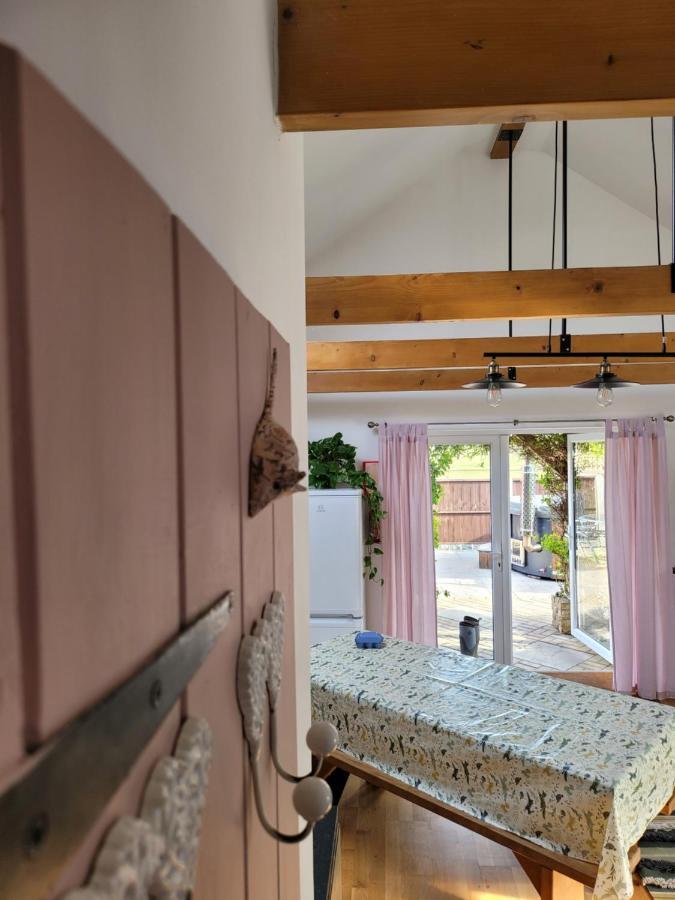 Oak Cottage With Private Log Fired Hot Tub Μέιντστοουν Εξωτερικό φωτογραφία