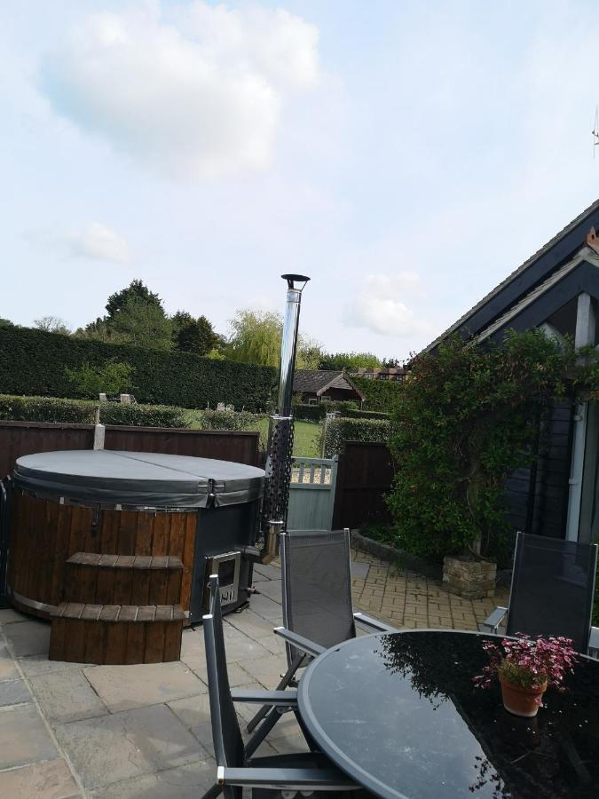 Oak Cottage With Private Log Fired Hot Tub Μέιντστοουν Εξωτερικό φωτογραφία